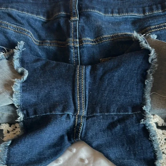 Denim Lace Trim Women Shorts Maurices size 12 - Picture 5 of 5